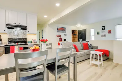 Image de 2 Mi to Lake Michigan: Family-Friendly Home