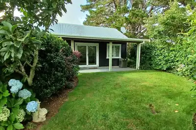Comfortable and private studio unit set in a lovely garden only 3. 5km from city