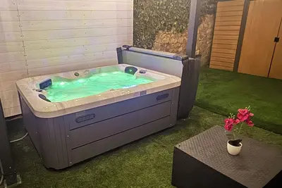 Gite Spa du Thamis terrasse privative Clairvaux les lacs à 5min du lac