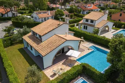 Image de Olivelli 2, Isola di Albarella, Italy