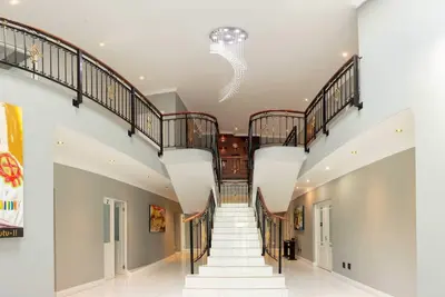 Image de Spacious hotel suites with WiFi, Ac, fitness room in vibrant Johannesburg
