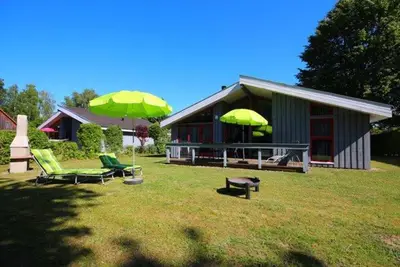 Image de Maison au bord du lac Granzower avec piscine