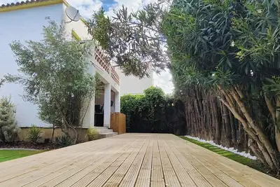 Image de Maison à 900 mètres de la plage et des commerces. Amarre 6m50 possible.