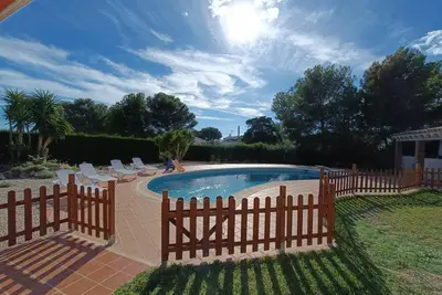 Image de **Villa avec piscine privée, proche plage, 3 chambres, Bbq, Wifi**