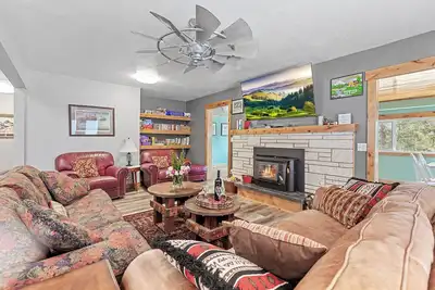 Image de This house is a 5 bedroom(s), 2 bathrooms, located in Bayview, Id.