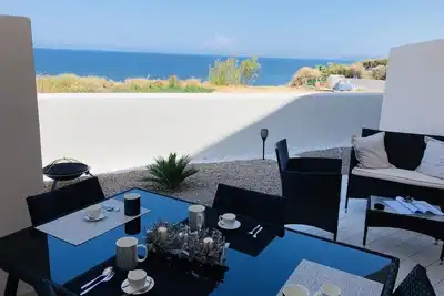 Image de Sunset Luxury house, beachfront with beautiful view within walking distance to the beach!