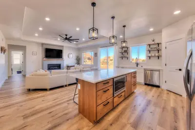 Image de New 4-bedroom house in enchanting Moab, Trailer parking, WiFi. Enjoy your stay