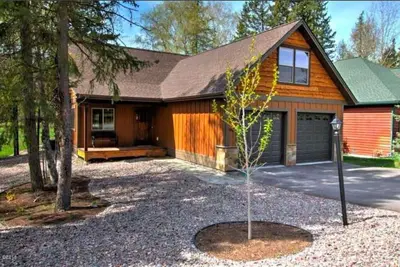 Image de House on Golf Course with Hot Tub!