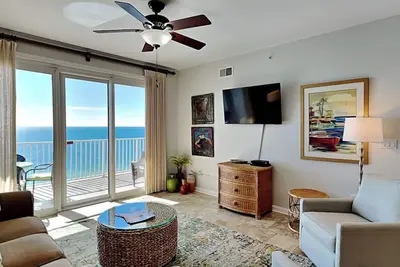 Image de 2bd/2ba Gulf-Front Condo with Pool, Hot Tub, Gym, Grills + Prime Location