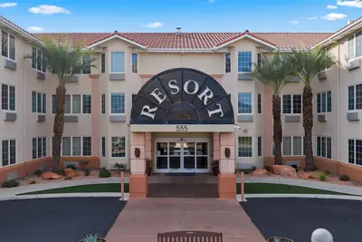 Image de Urban Desert Suite at Highland Estates Resort with $510 in free daily activities!