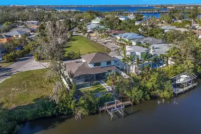 Image de Special Rate - Private Pool | Waterfront Dock & Kayaks
