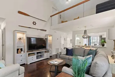 Image de New Spacious Cottage near Beach & City Dogs Welcome