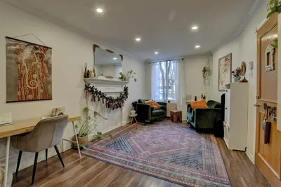 Image de Home conveniently located between Plateau and Mile End
