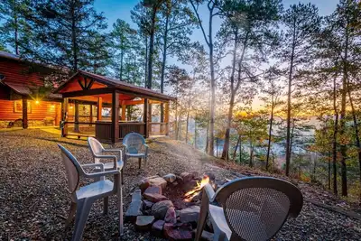 Image de *Private Island*w/ free kayaks, hot tub and Views!