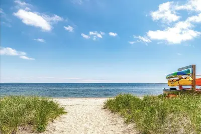 Image de Seaside Retreat just steps to private beach! Serene 5 bedroom home