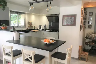 Image de Maison familiale idéale pour famille ou entre amis, piscine, jacuzzi, jeux ext