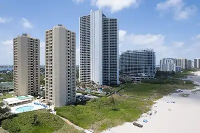 Image de Charming 2-bedroom 2 bath oceanfront condo with pool and private beach