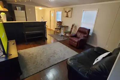 Image de Cozy 2-bedroom mobile home with Ac/Heat WiFi-Close to interstate!