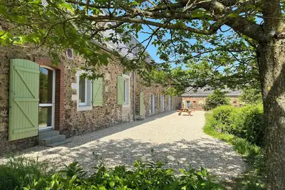 Image de Gîte 18 pers spacieux. Salle de jeux. Terrains de foot, volley, bad, pétanque
