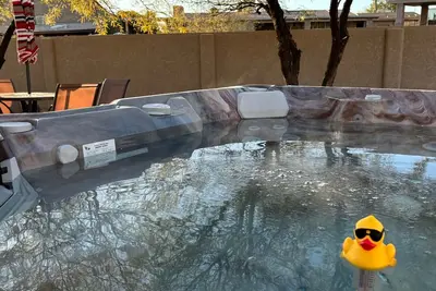 Image de Hot tub stargazing, pet friendly! Downtown & hiking nearby. Ideal for Gem Show.