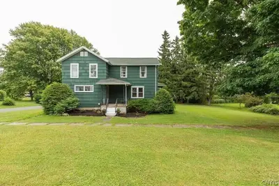 Image de Spacious 5-bedroom house, WiFi, Ac, 1 block from Lake & Main St.