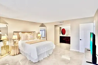Image de Charming 2-bedroom condo with Ac, fitness, jacuzzi swimming pool.