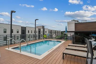 Image de Unparalleled Condo, Rooftop Oasis, Patio, Gym, Pool