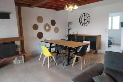 Image de A 7 minutes de la plage et du centre, grande maison accueillant 10 personnes!