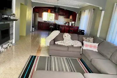 Image de Cozy 2-Bedroom Retreat: Comfort & Convenience Awaits!