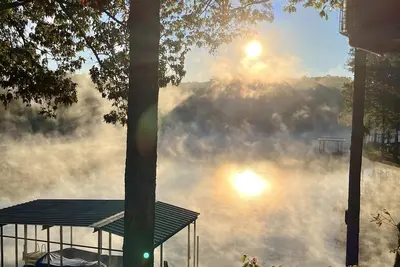 Image de Peaceful Retreat on the Lake