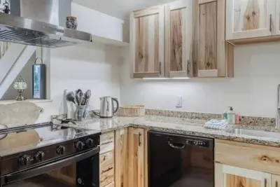 Image de Ski-In/Ski-Out Condo, fire place, Bunk room, pool