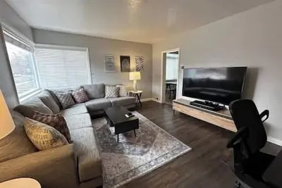 Image de Cozy, Unique, and Centrally Located Home
