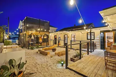Image de Vida Stoke Inn - 0. 1 Miles to Beach | Sleeps 16