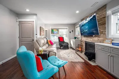 Image de Warm Cozy 2-Br Retreat | Outdoor Firepit | Sleeps