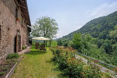 Image de Appartement \"Le Fratte\" avec vue sur les montagnes, jardin privé et Wi-Fi