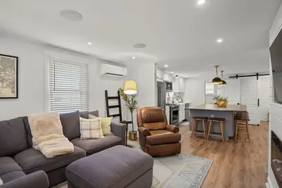 Image de Inviting Escape Bursting w/ Elegance & Style