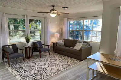 Image de 2-bedroom duplex near the Beach with WiFi, Ac
