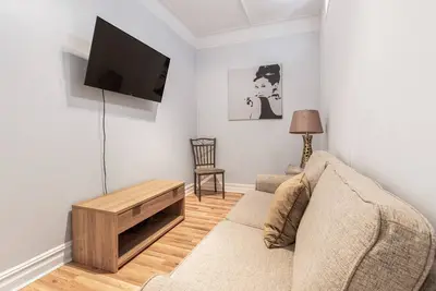Image de Bright 2br Hell’s Kitchen Apt – Near Times Square!