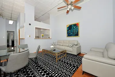 Image de Urban Views, Spacious 4br and Great Location!