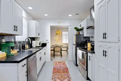 Image de Hidden Gem 0. 7 mi to Downtown