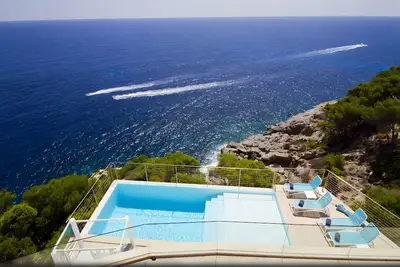 Villa 'Blanca' avec vue sur mer, Wi-Fi et climatisation
