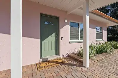 Charming 2-bedroom apartment in peaceful Dunnellon with WiFi, Ac