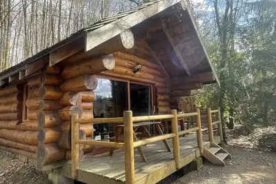 Image de Cabane en Rondins avec Vue sur le Lac – Escapade Nature, Terrasse, Canoë et Activités