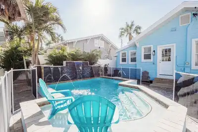 Clearwater Beach Bungalow Steps front the sand! Private Heated Pool!