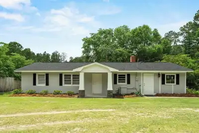 Image de Spacious 3-bedroom home in natural setting