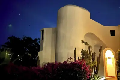 Image de Funky 2 bd Mexican Igloo in gorgeous Cabo Bello. + Walk to beach.