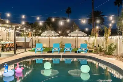 Image de Luxury Gatsby Hideaway - Heated Pool, Hot Tub, Game Room, Fire Pit Near Old Town