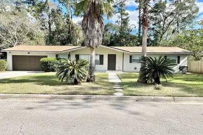 Image de Spacious 4-bedroom house with Covered Private Pool in Gainesville