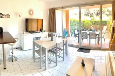 Image de Lovely apartment in a residence with swimming pool 150m from the beach. parking.