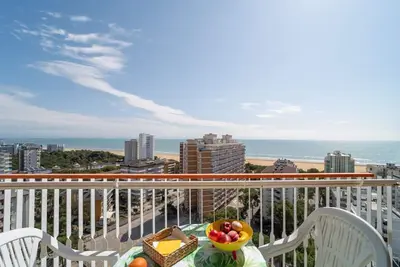 Image de Appartement confortable avec piscine partagée près de la plage